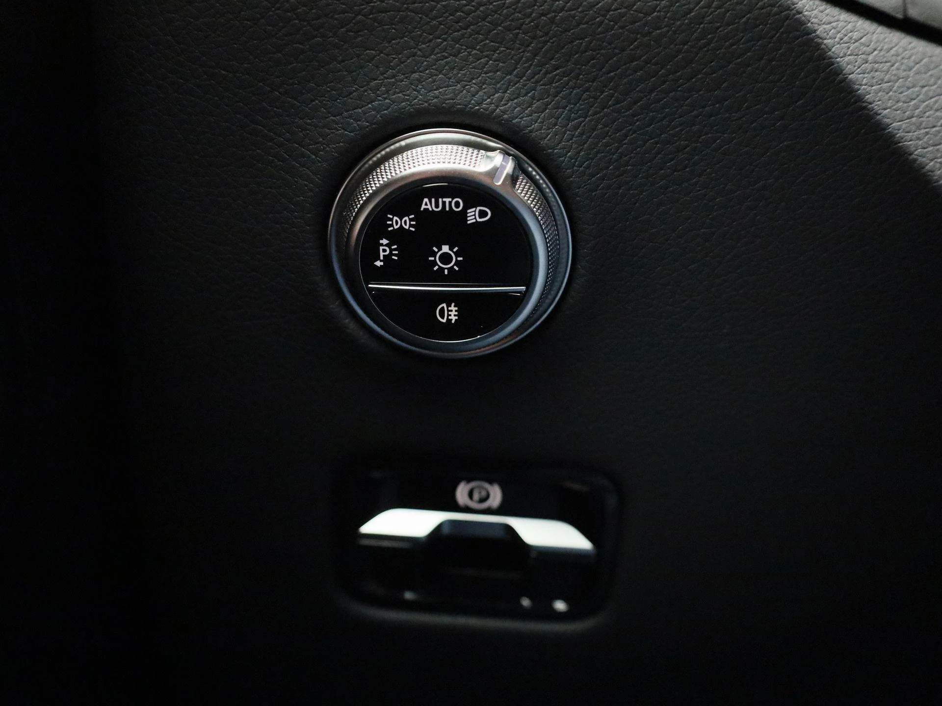 Mercedes-Benz-GLC-image-23