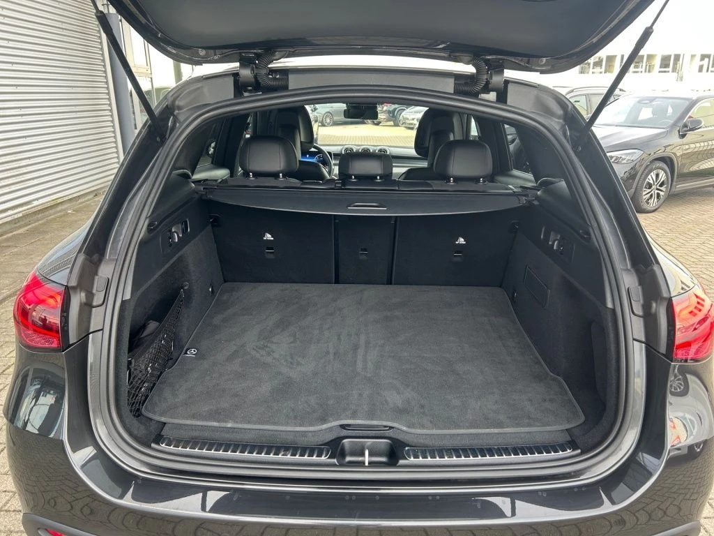 Mercedes-Benz-GLC 300 d-image-13