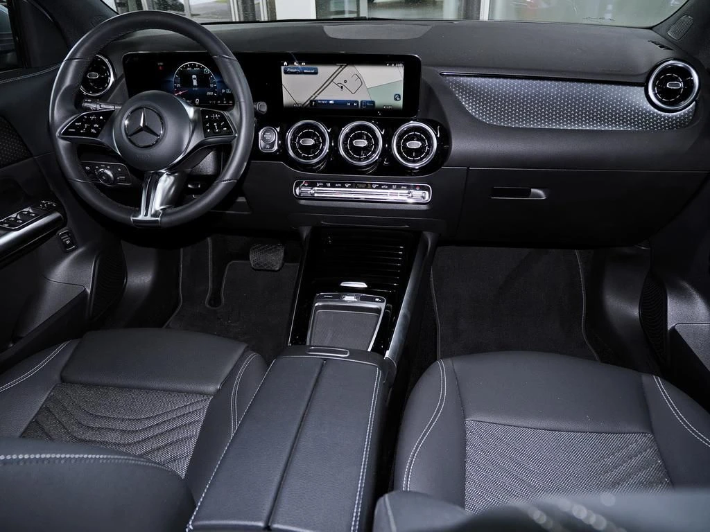 Mercedes-Benz-GLA 200 d-image-12