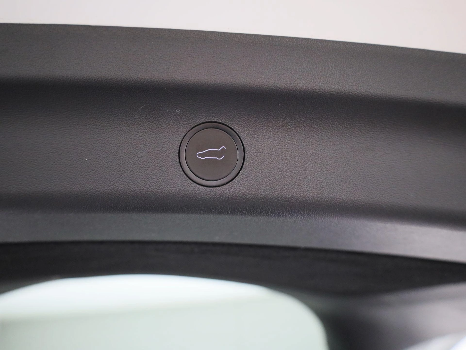 Tesla-Model Y-image-11
