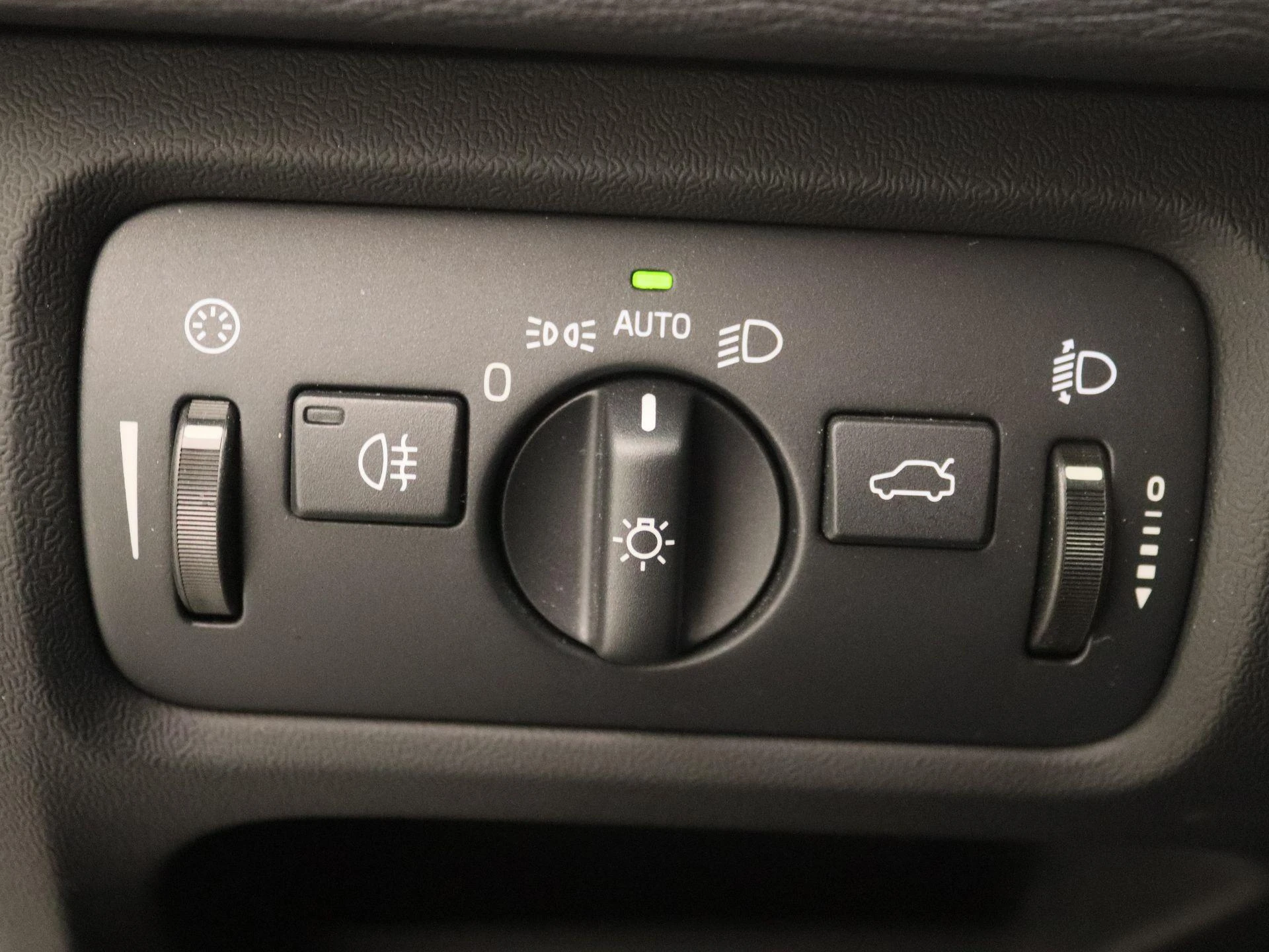 Volvo-V40-image-18
