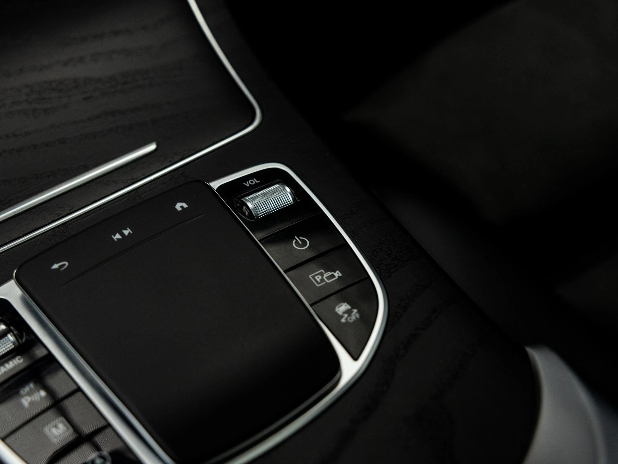 Mercedes-Benz-GLC-image-39