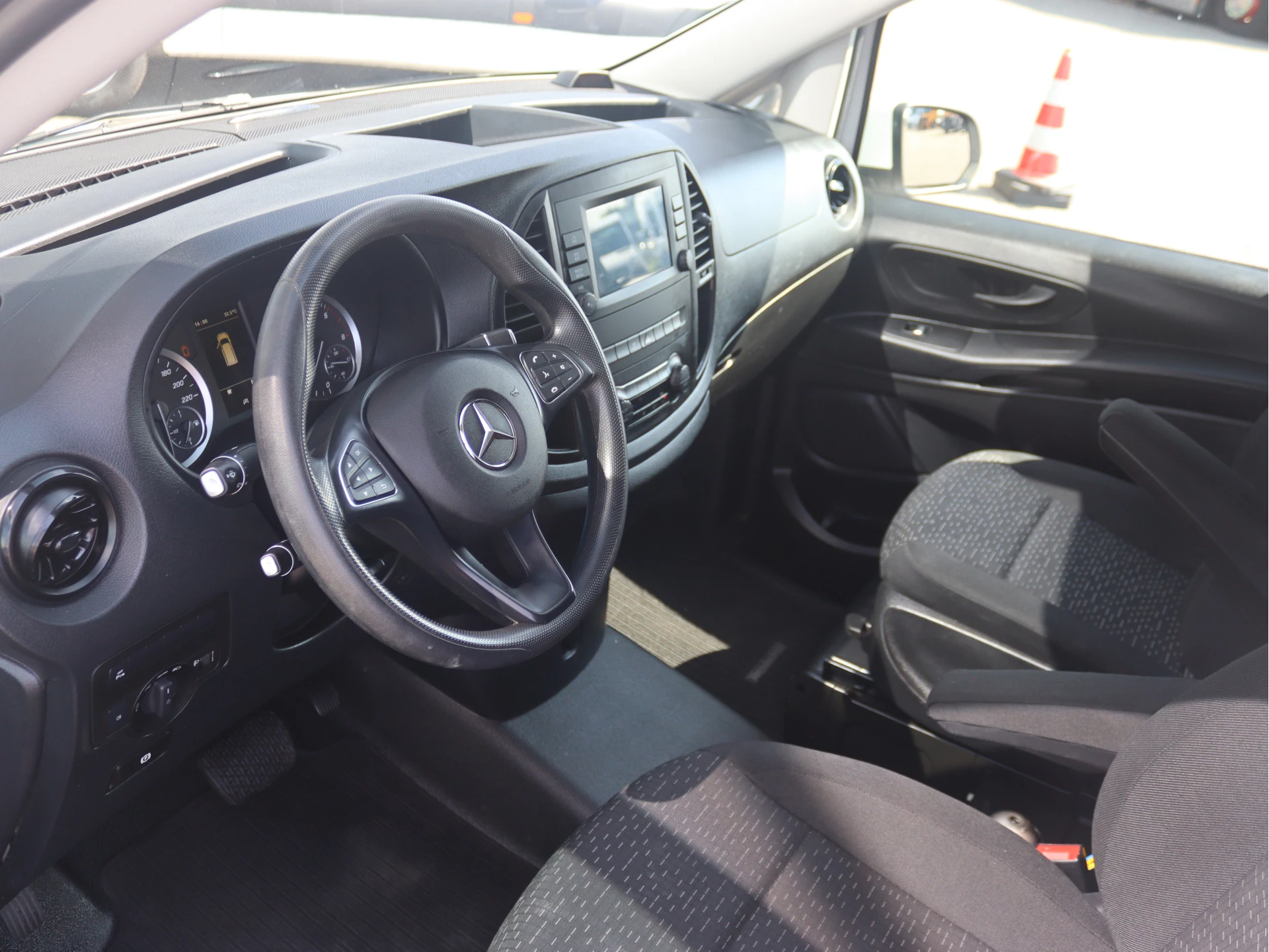 Mercedes-Benz-Vito-image-3