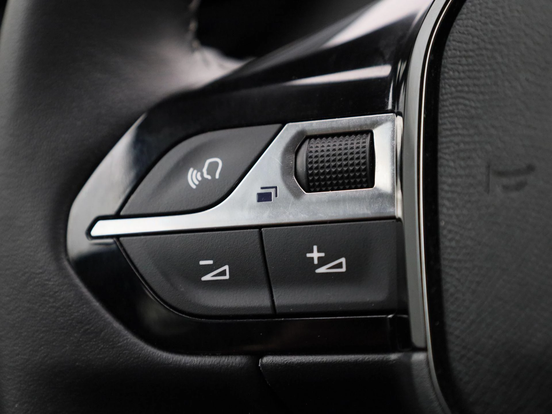 Peugeot-e-208-image-17