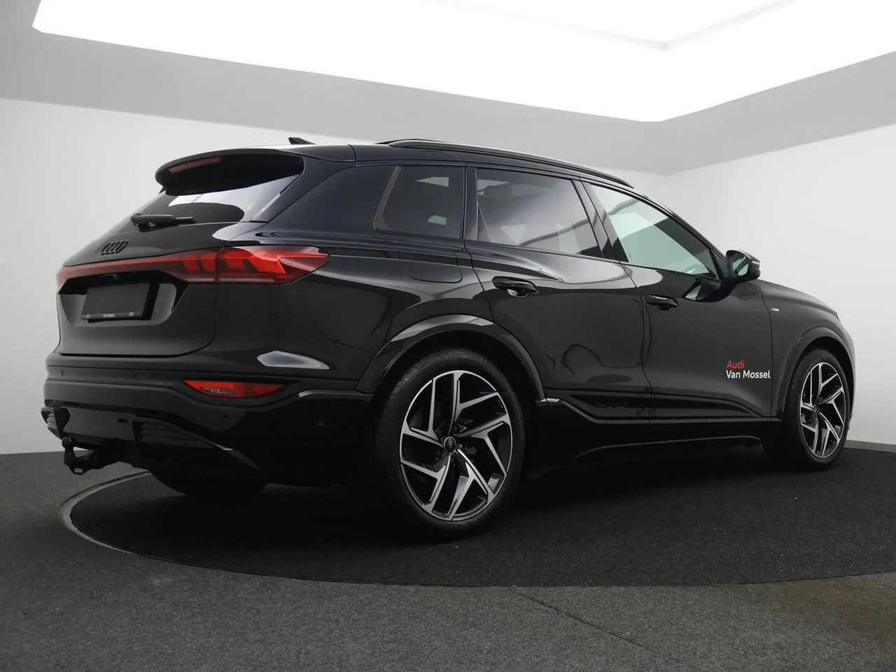 Audi-Q6 e-tron-image-4