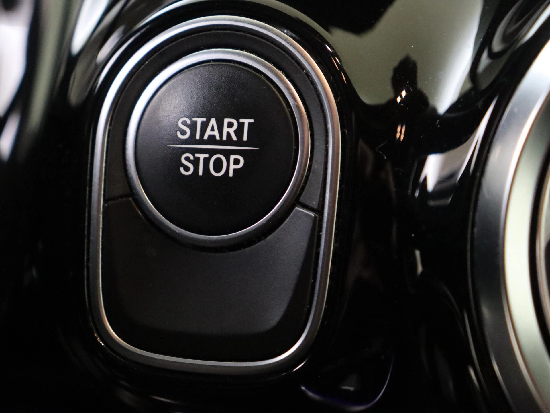 Mercedes-Benz-EQA-image-25