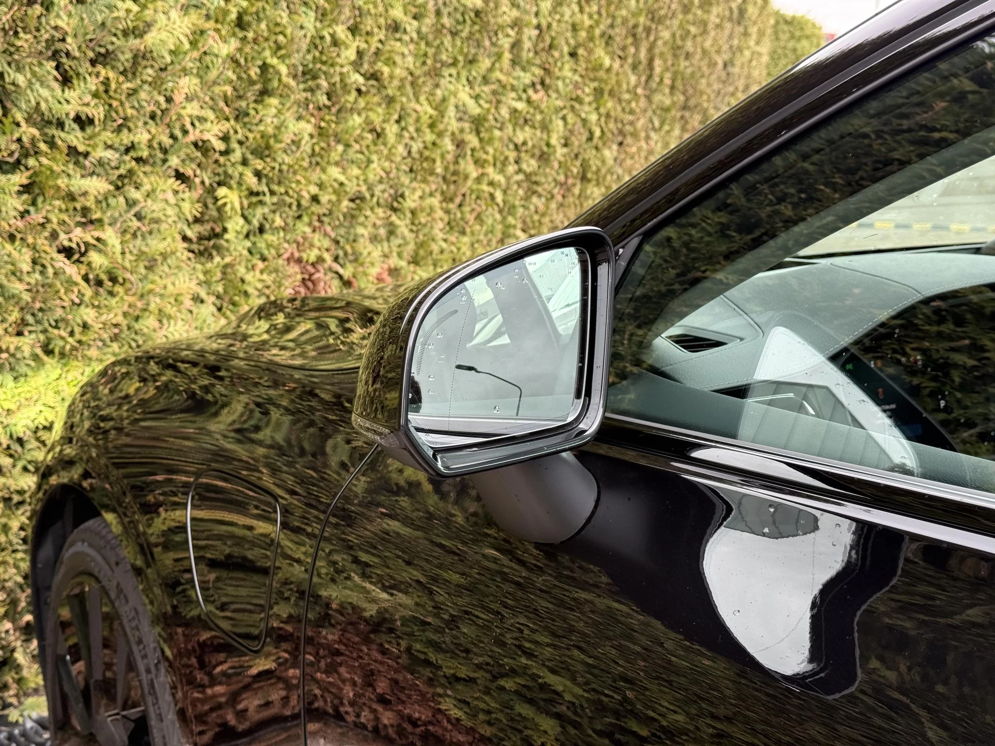 Volvo V60 T8 Plug-in hybrid AWD Ultra Dark