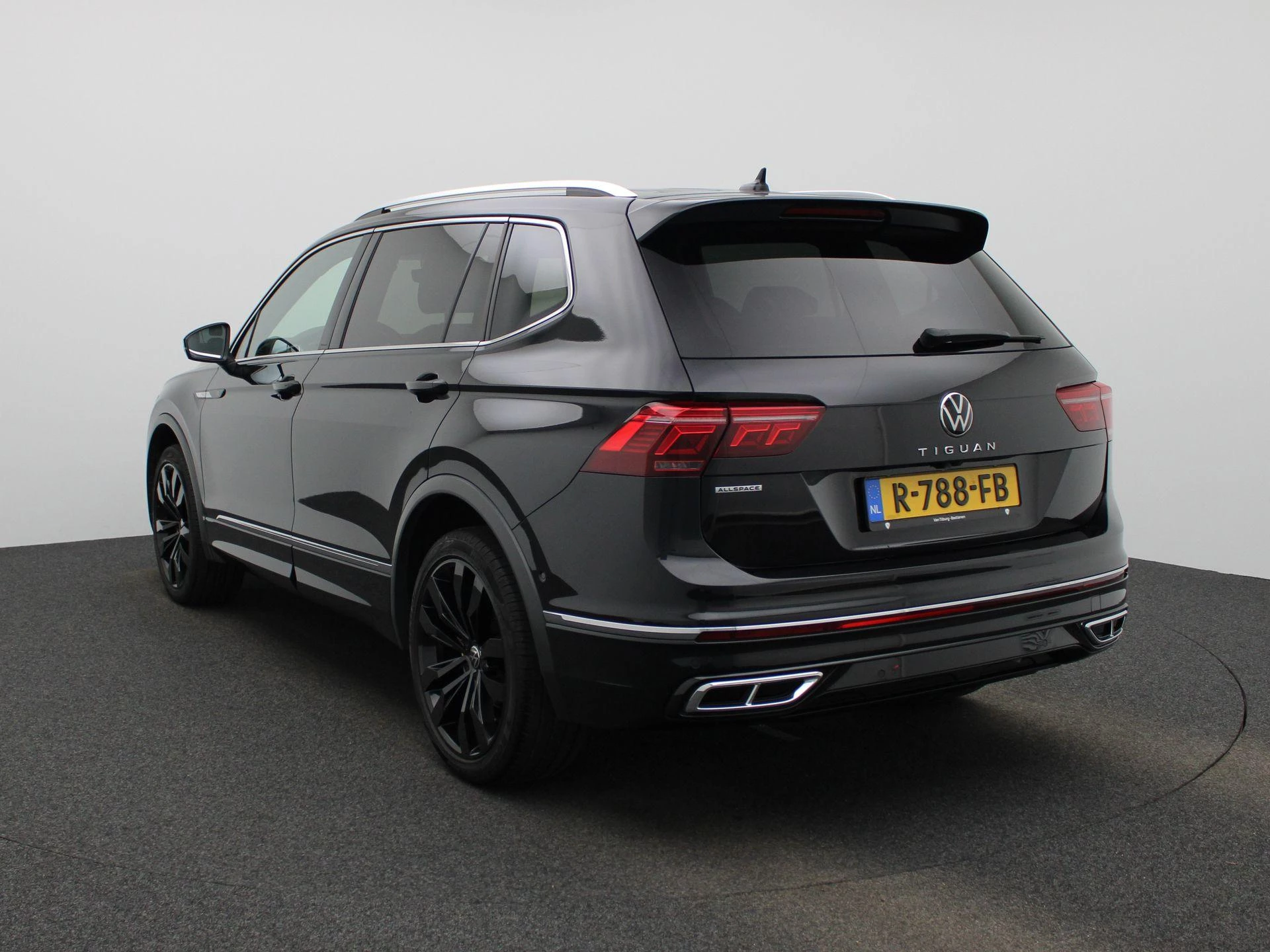 Volkswagen-Tiguan Allspace-image-1