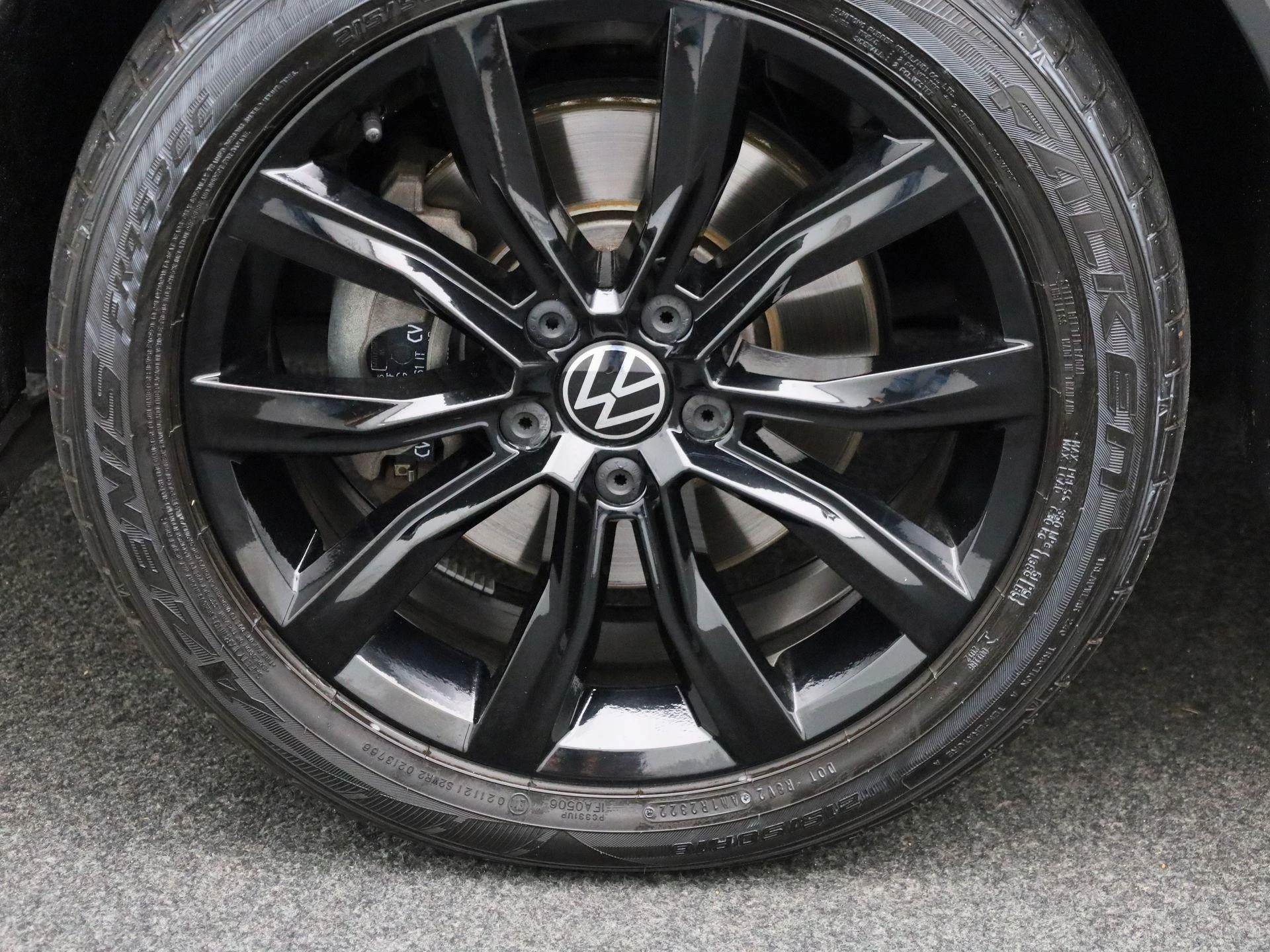 Volkswagen-T-Roc-image-14