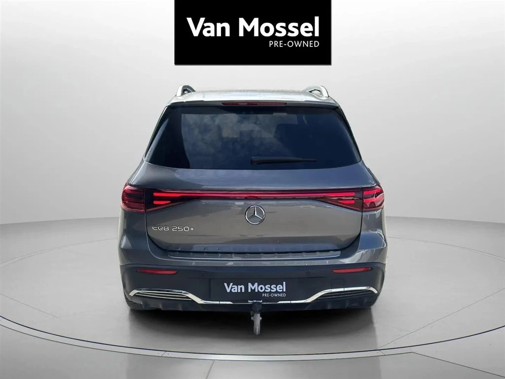 Mercedes-Benz-EQB-image-5