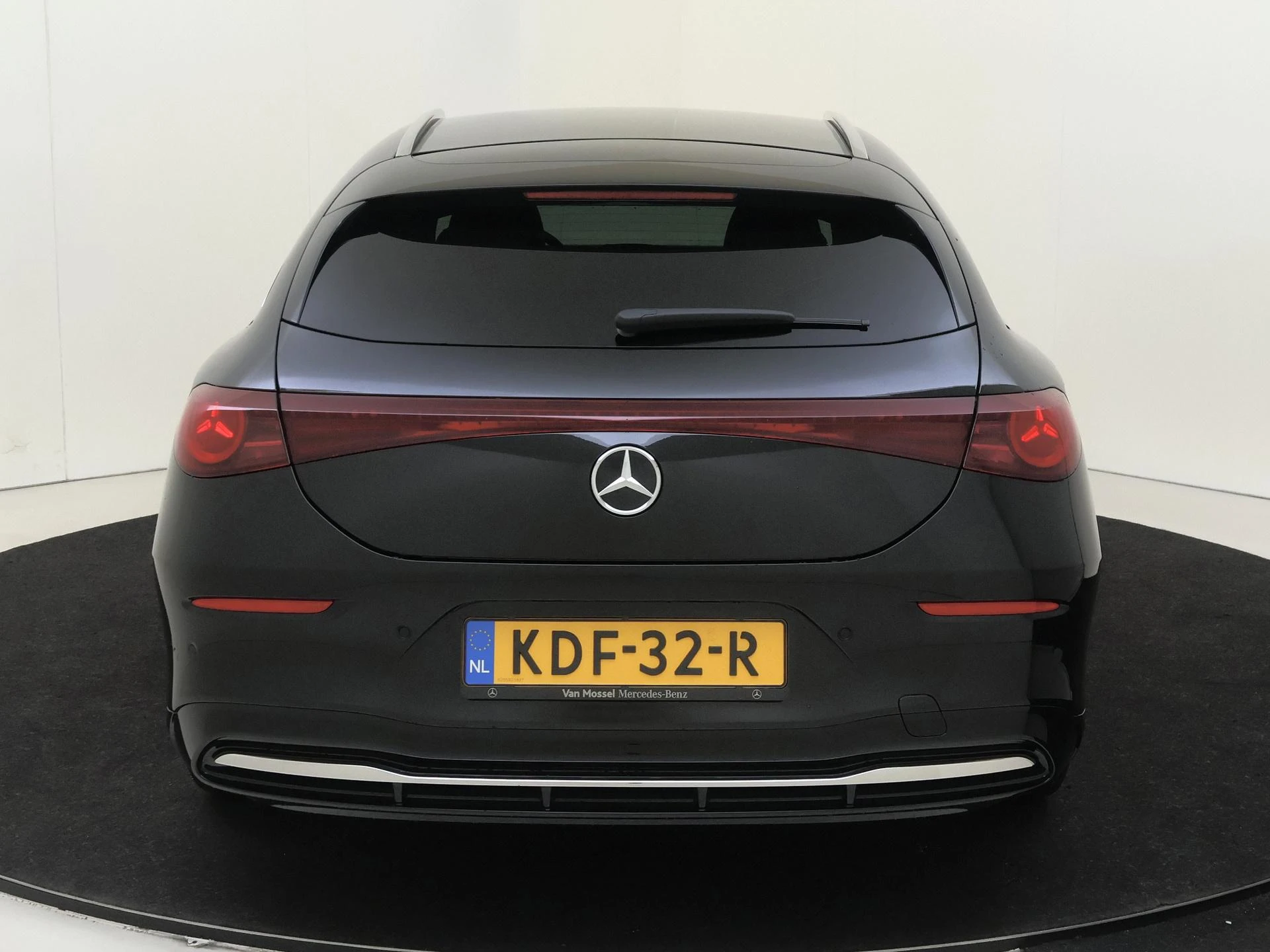 Mercedes-Benz-CLA-image-6