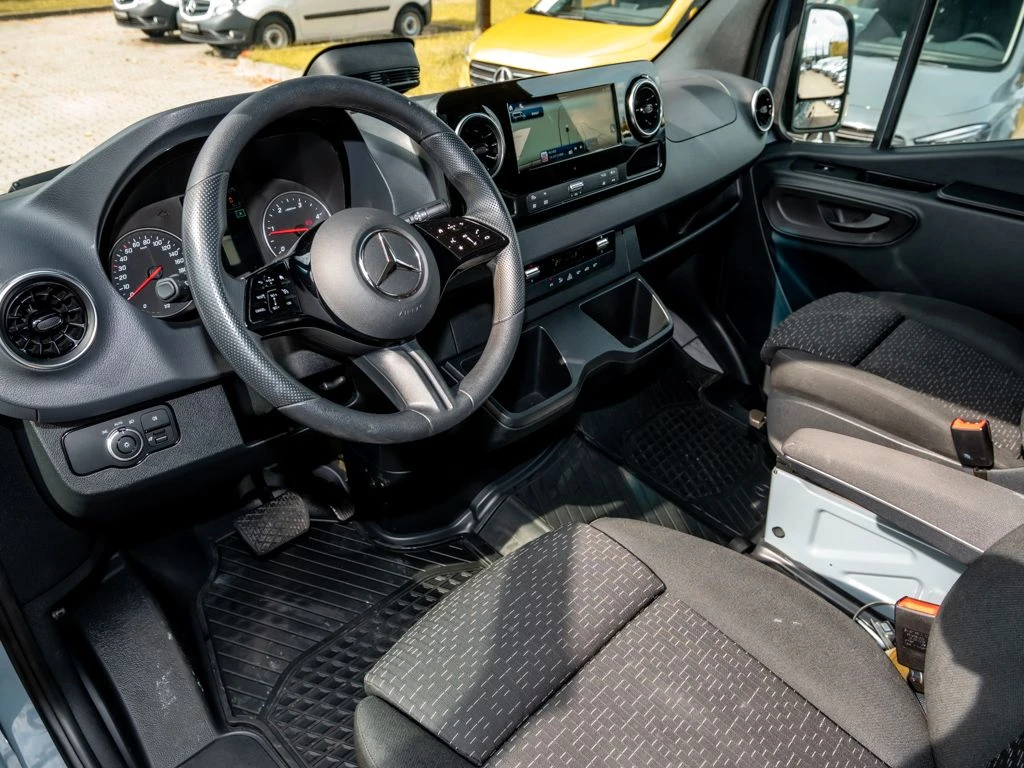 Mercedes-Benz-Sprinter 319-image-8