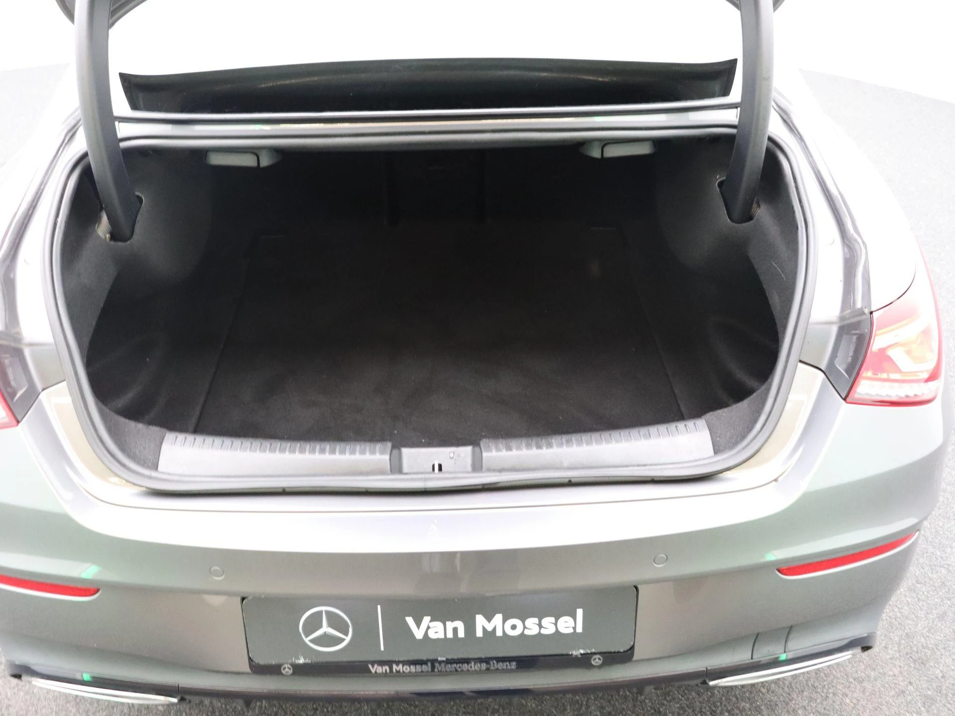 Mercedes-Benz CLA 180 AMG Line + PANORAMISCH DAK + MULTIBEAM LED +