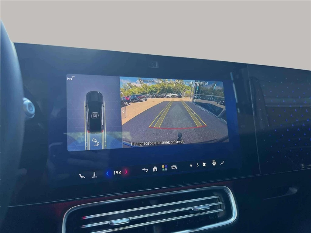 Mercedes-Benz-CLA-image-13