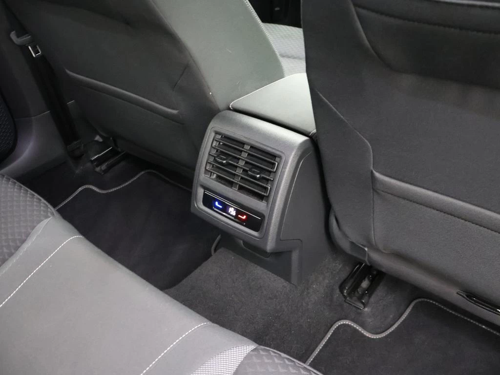 Volkswagen Golf VIII Golf Active 1.5eTSI *VIRTUAL COCKPIT*CAMERA*ACC*PDC*LED*NAVI*APP-CONNECT*...*