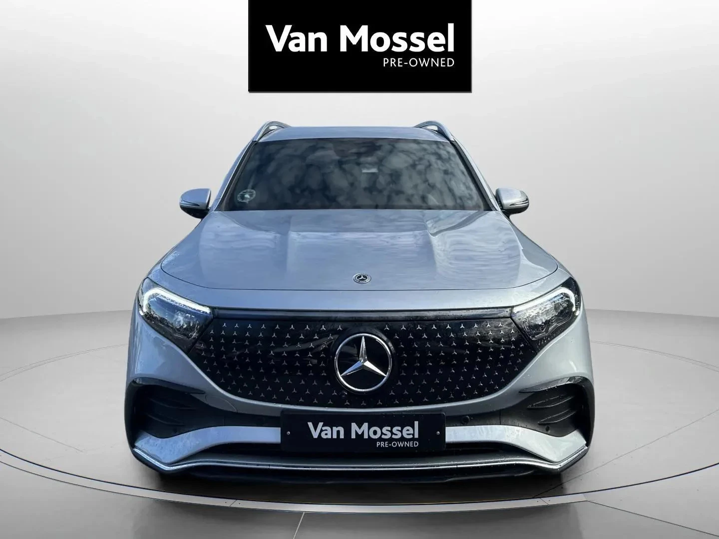 Mercedes-Benz-EQB-image-1
