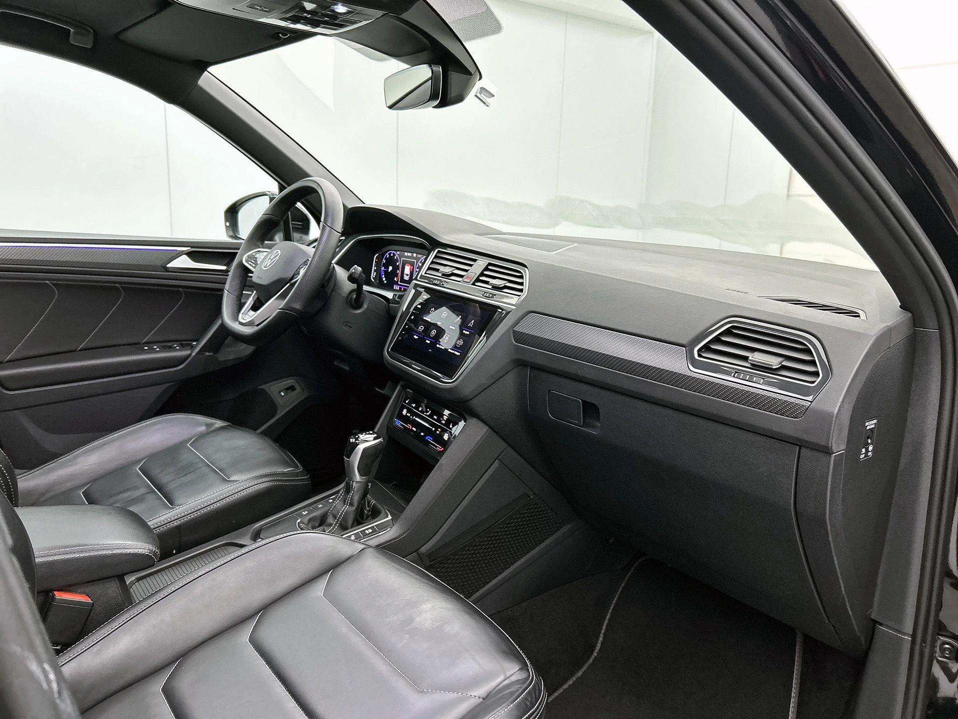 Volkswagen Tiguan 1.5 TSI R-Line Business+
