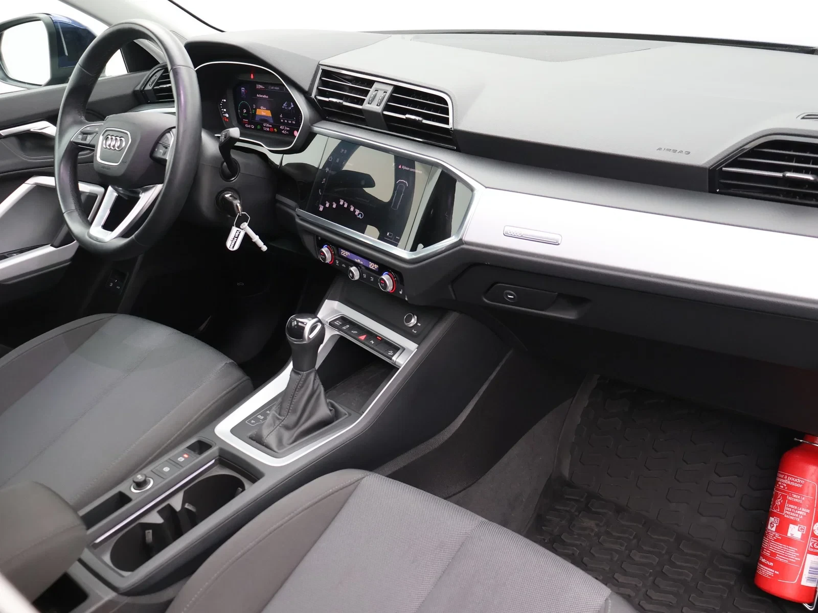 Audi Q3 PHEV Audi Q3 S line 45TFSIe PHEV 245PK *PANO DAK*NAVI*APP CONNECT*ZETELVERWARMING*CRUISE*PDC*DIGITAL DASH