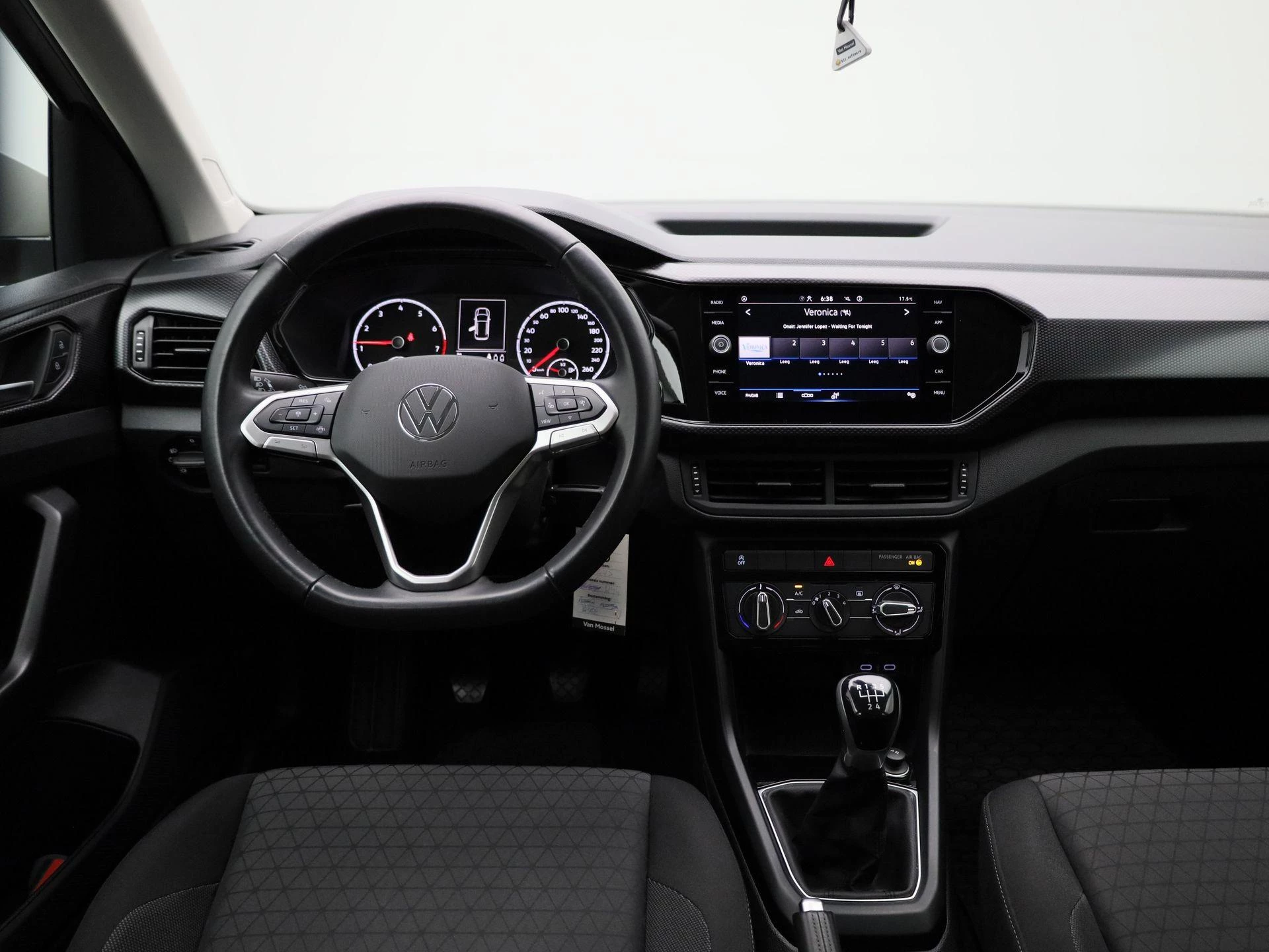 Volkswagen-T-Cross-image-6