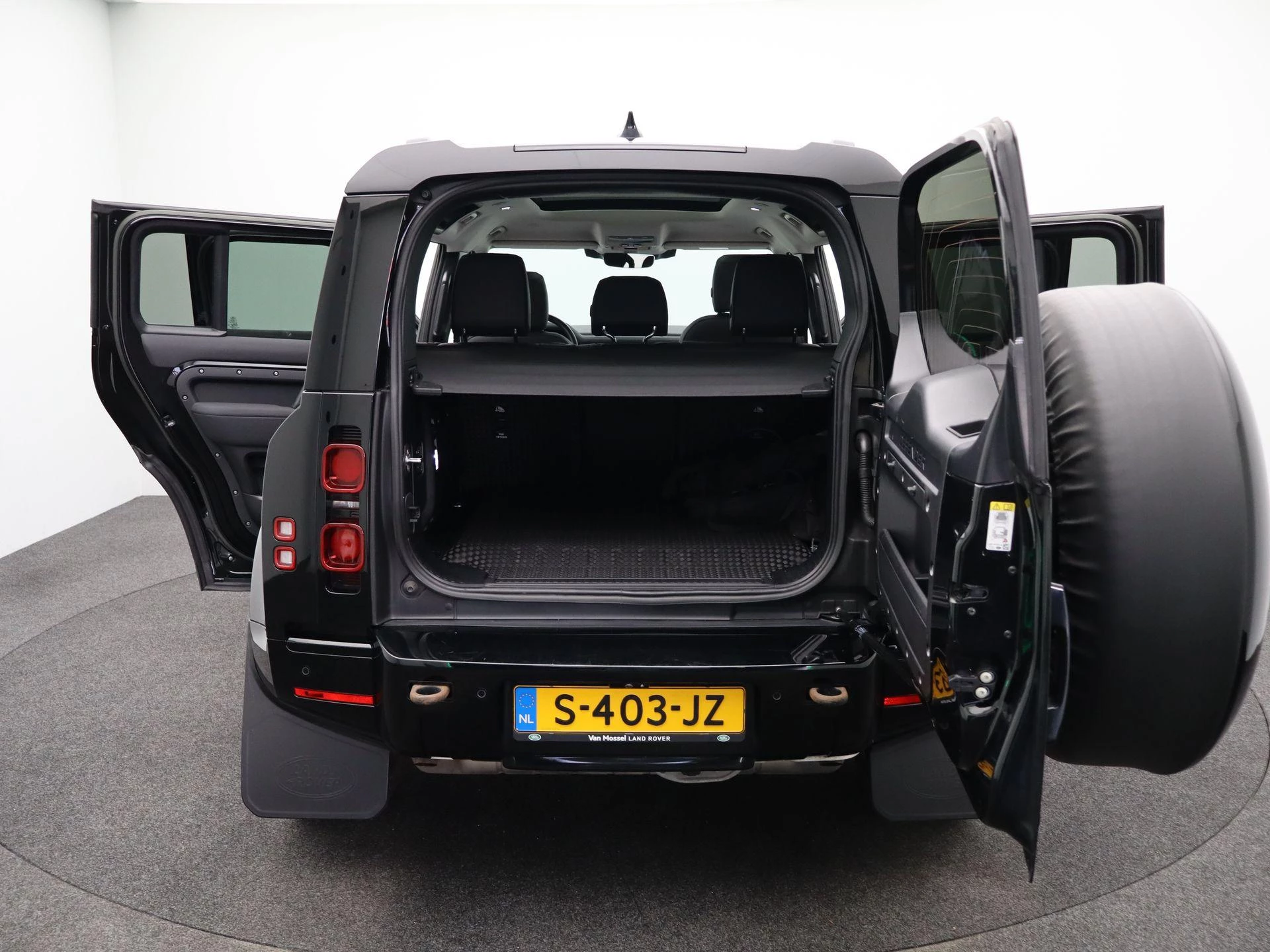 Land Rover-Defender-image-18