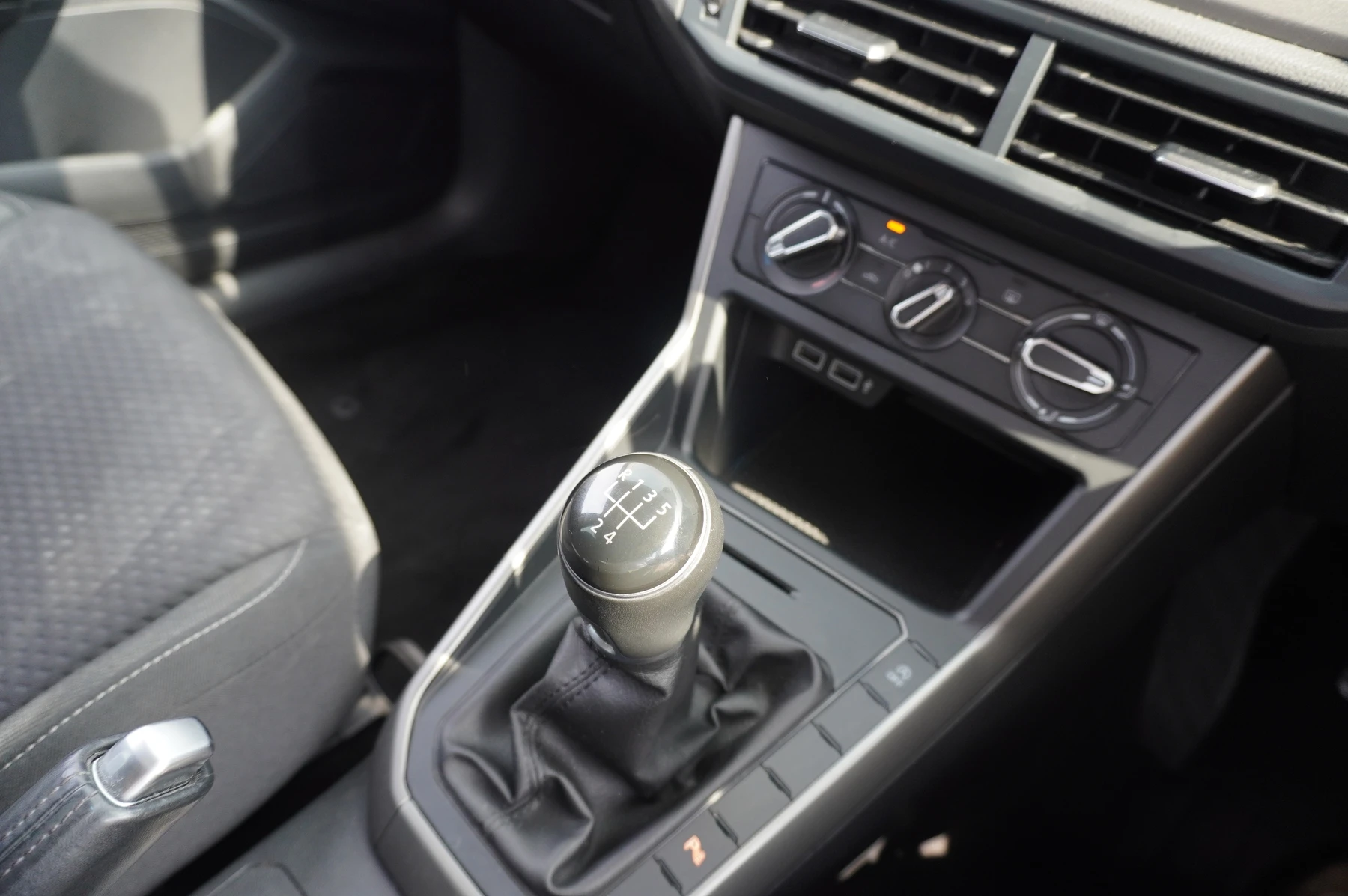 Volkswagen-Polo-image-30