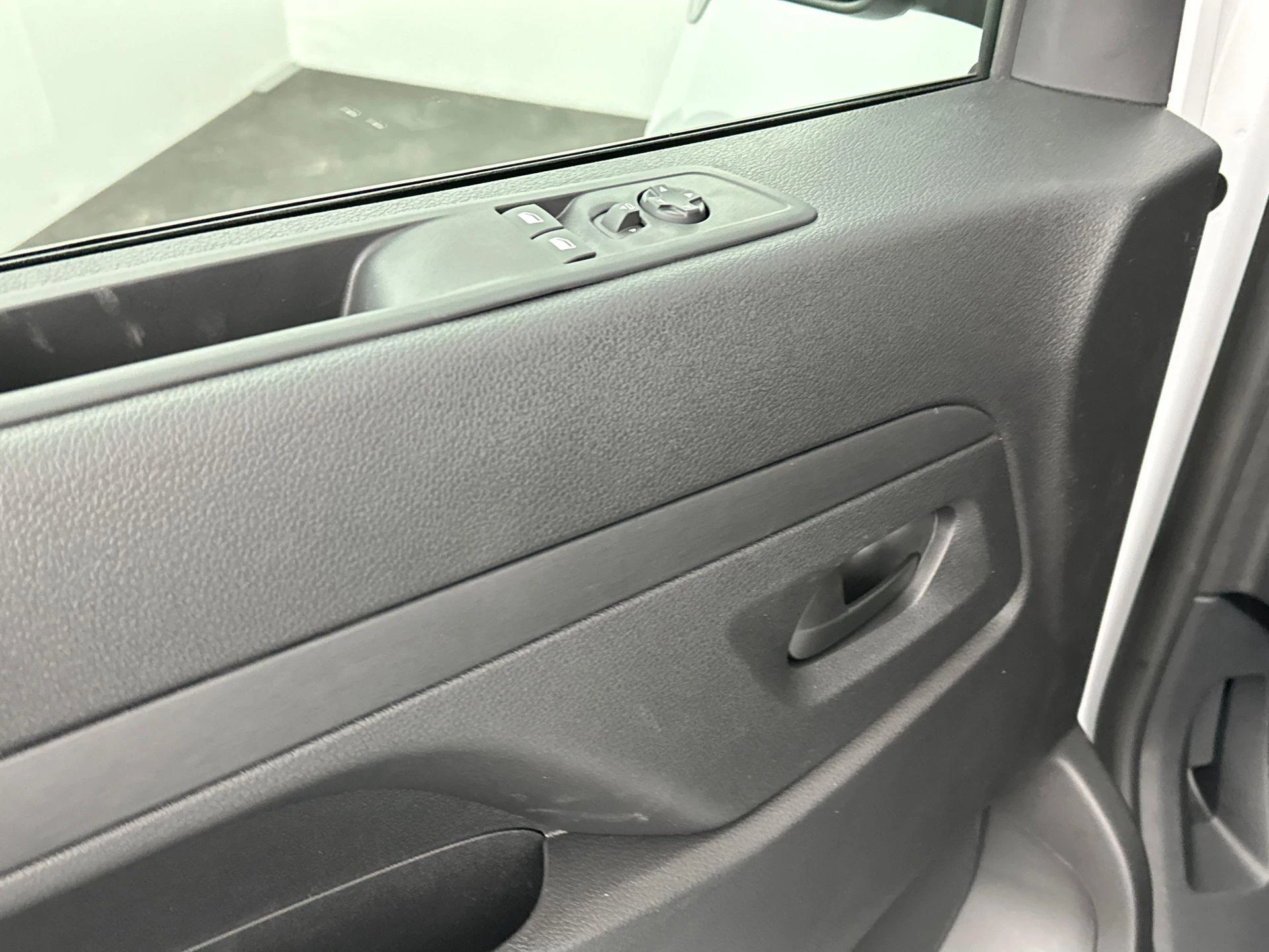 Opel-Vivaro-image-21