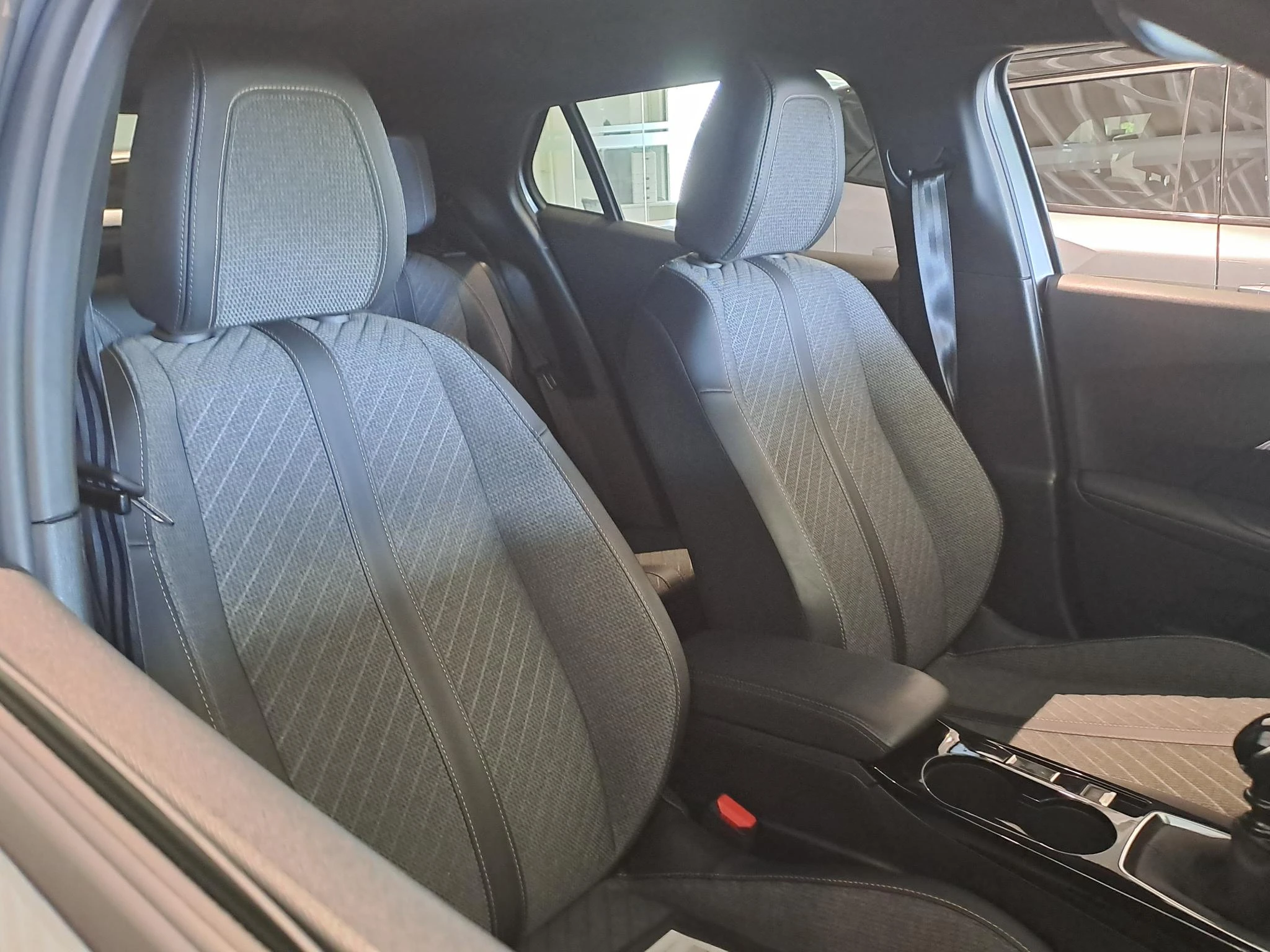 Peugeot-2008-image-1