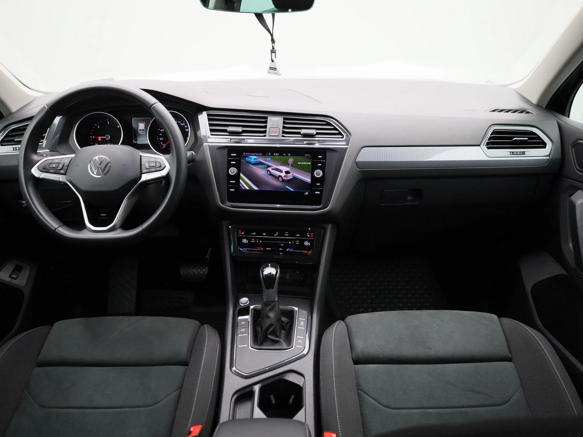 Volkswagen-Tiguan-image-33