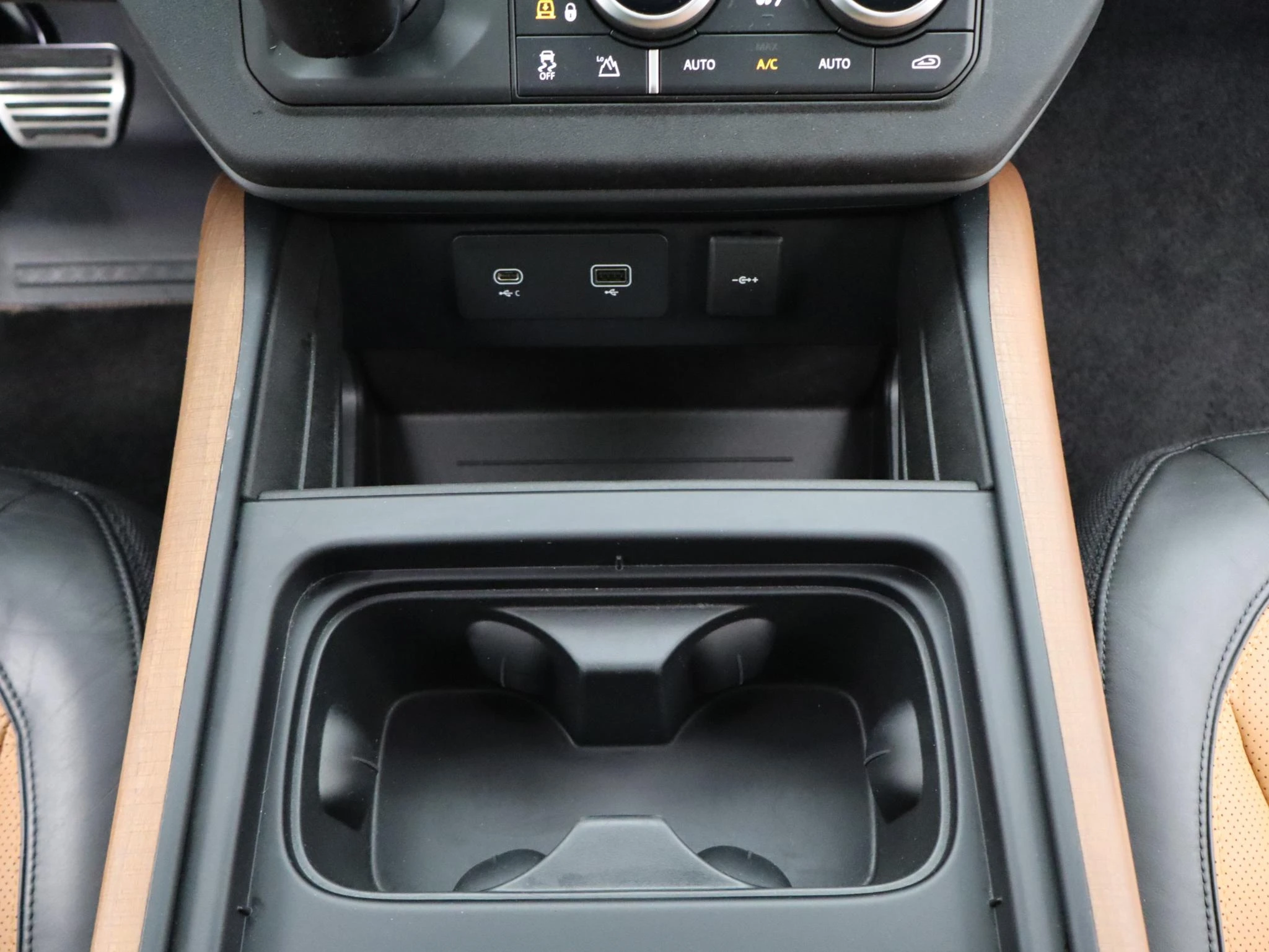 Land Rover-Defender-image-10