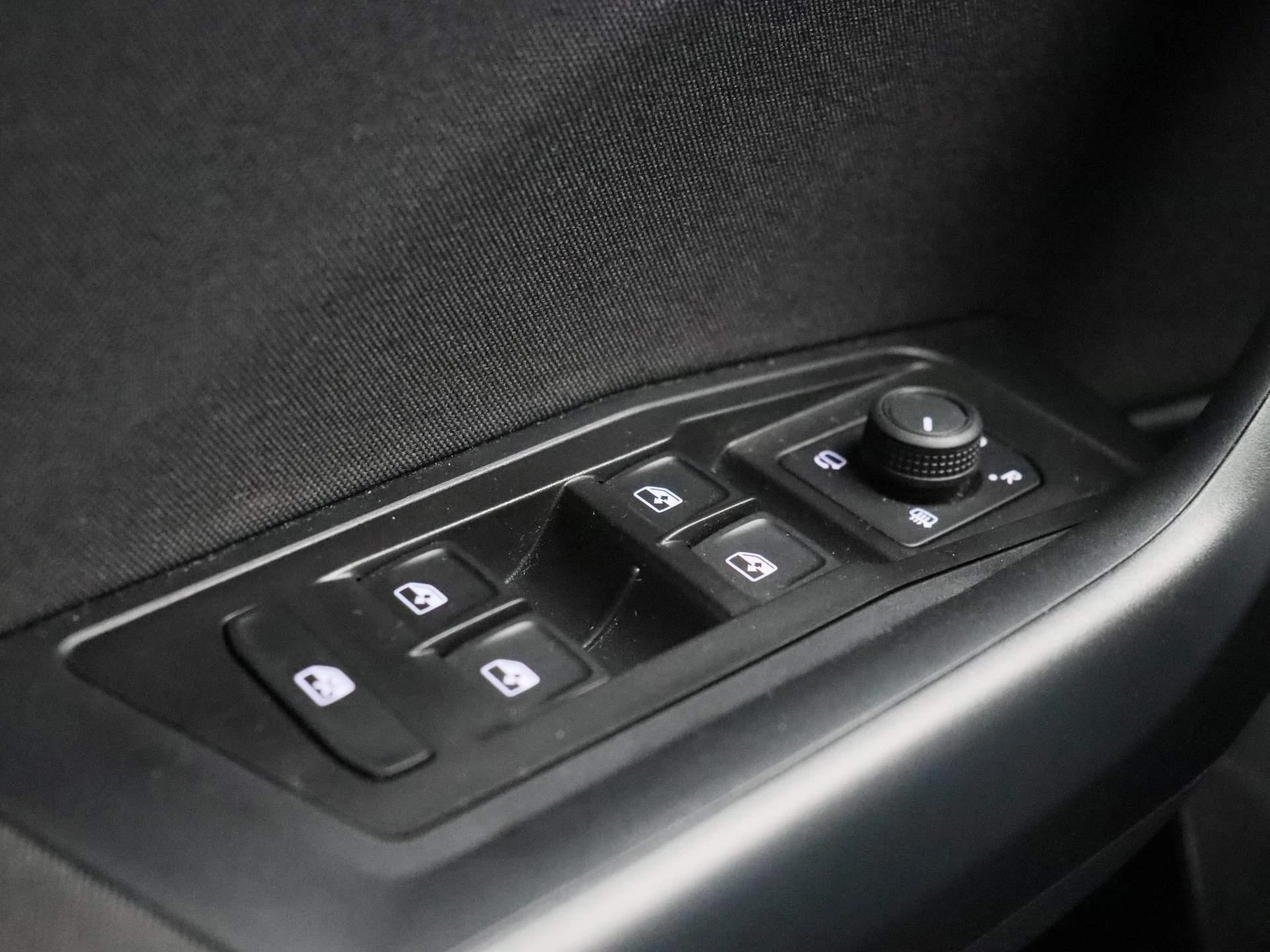 Volkswagen-T-Roc-image-25