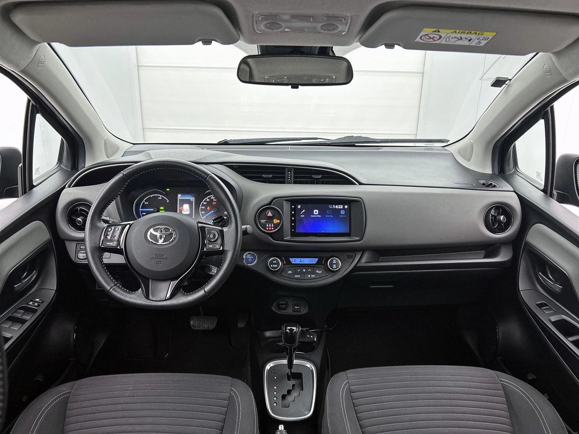 Toyota-Yaris-image-24