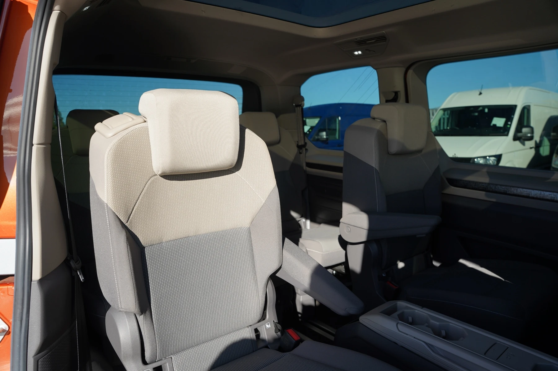 Volkswagen-Multivan-image-8