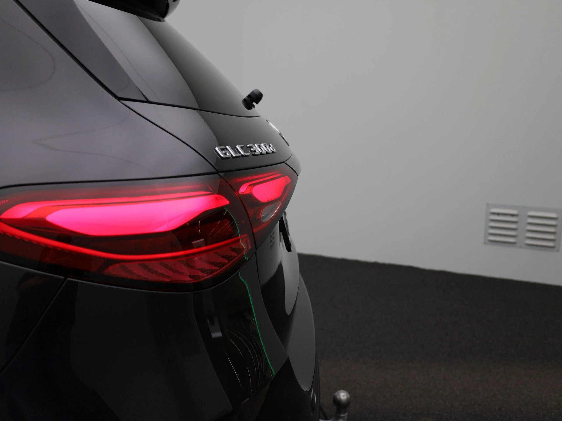 Mercedes-Benz-GLC-image-46