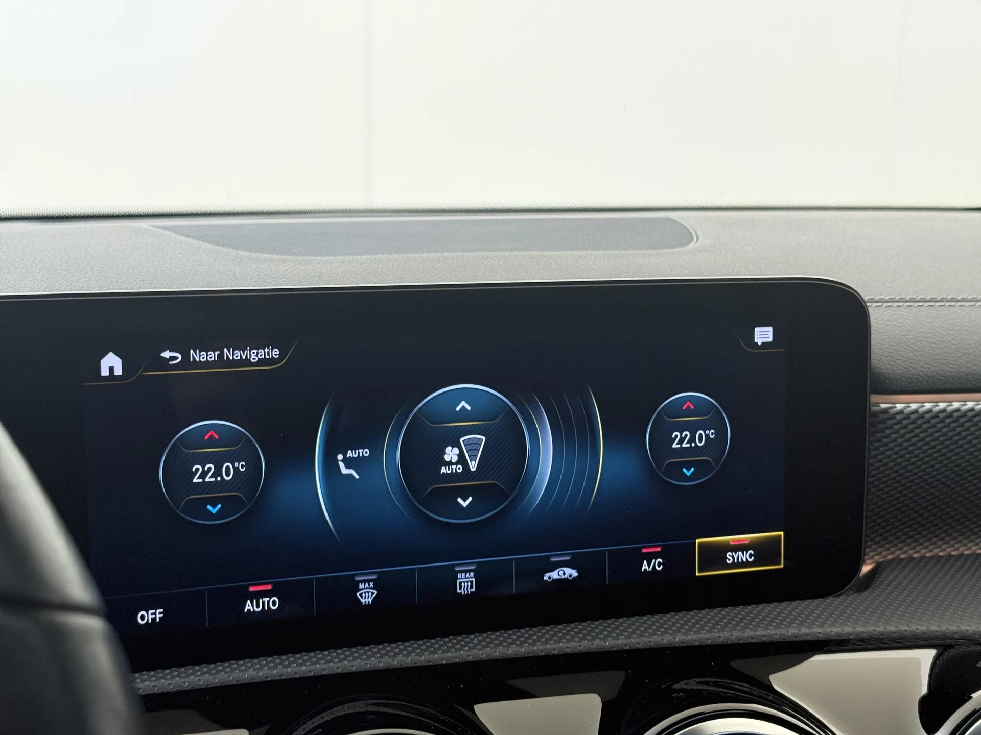 Mercedes-Benz-CLA-image-18