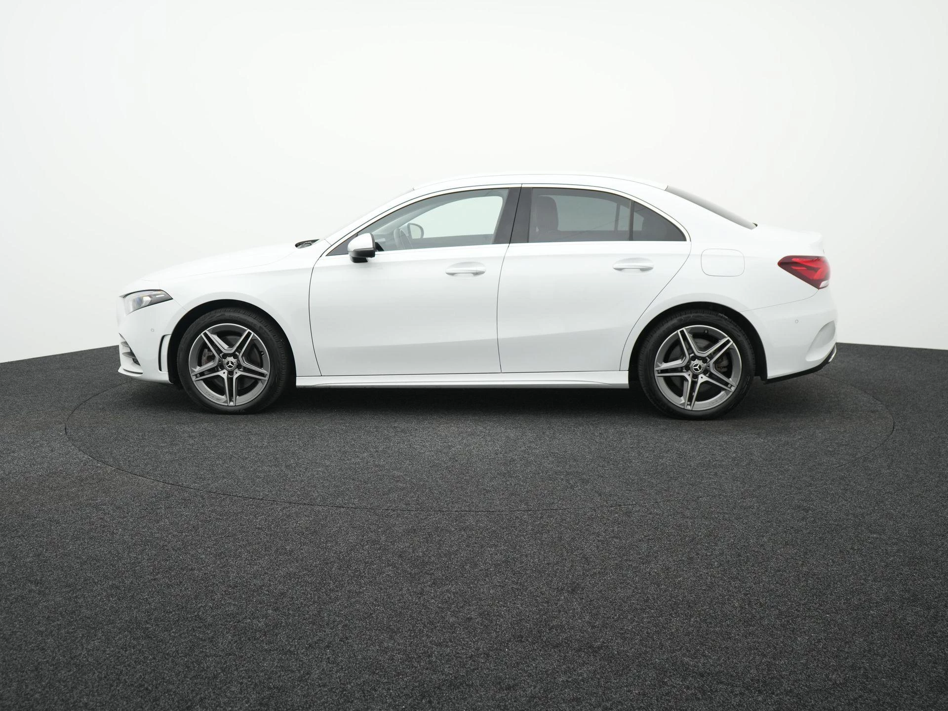 Mercedes-Benz-A-Klasse-image-3