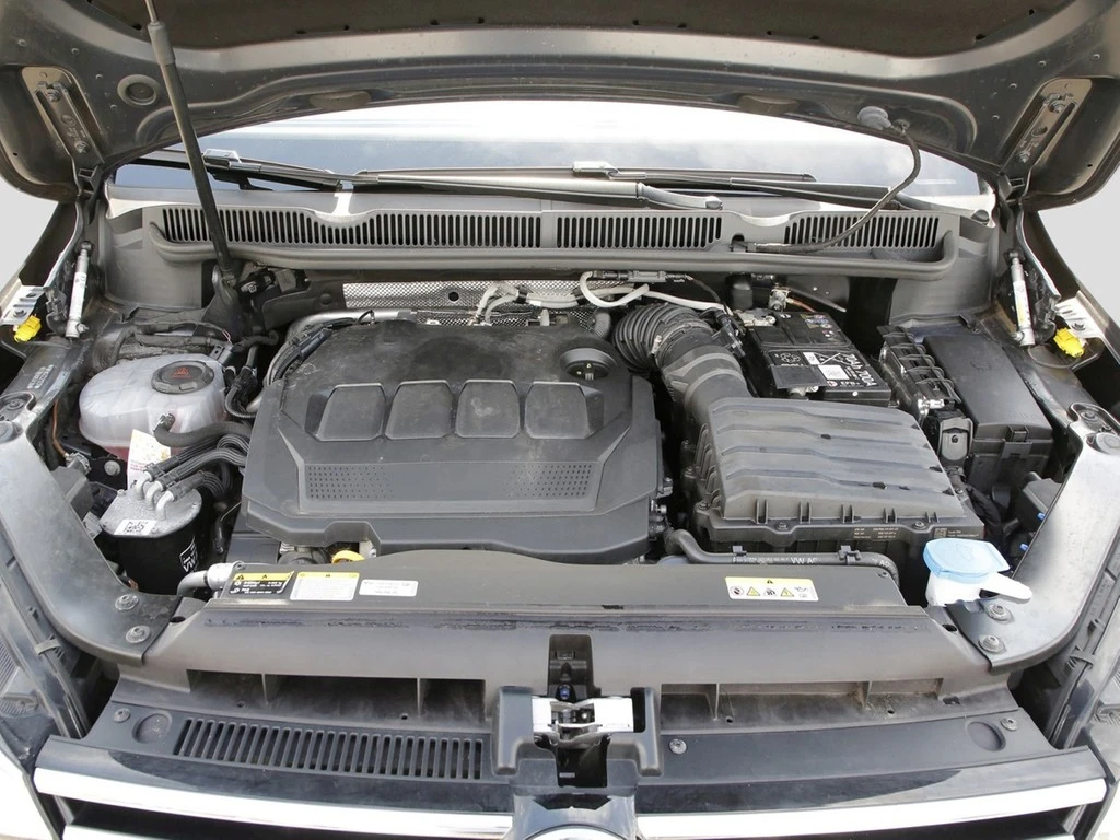Volkswagen-Touran-image-5