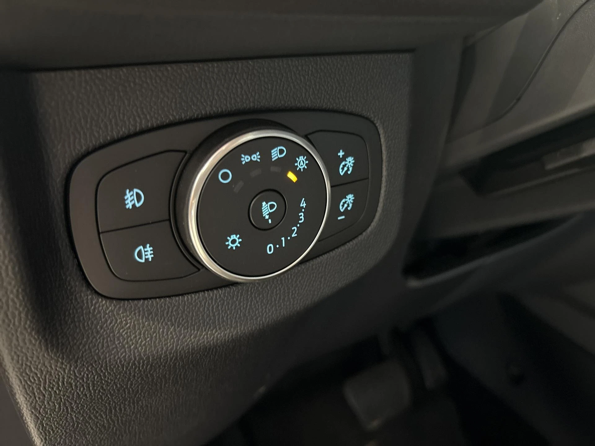 Ford-Tourneo Courier-image-14