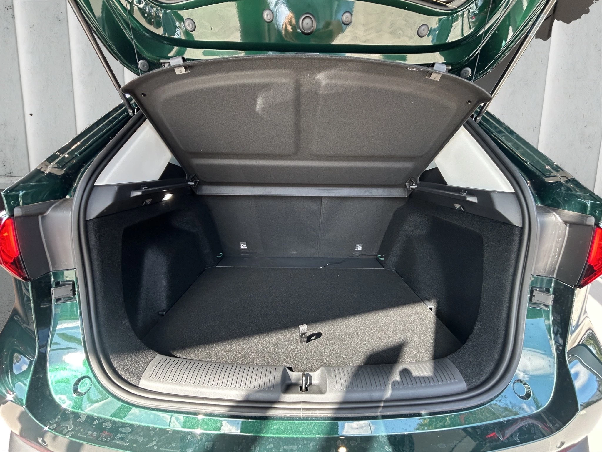 MG ZS Luxury 1.5 Hybrid+ Autom LED ACC GJR RFK SHZ