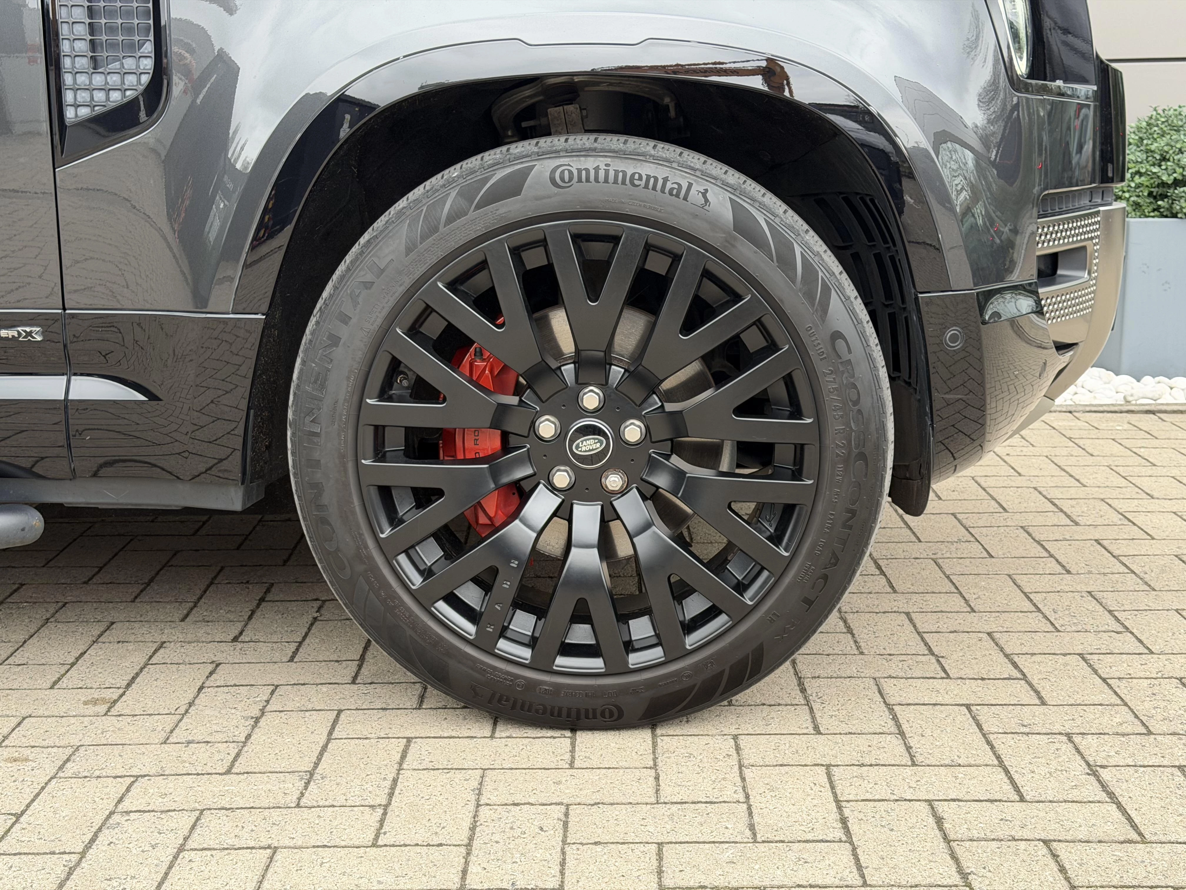 Land Rover Defender P400 XS Edition