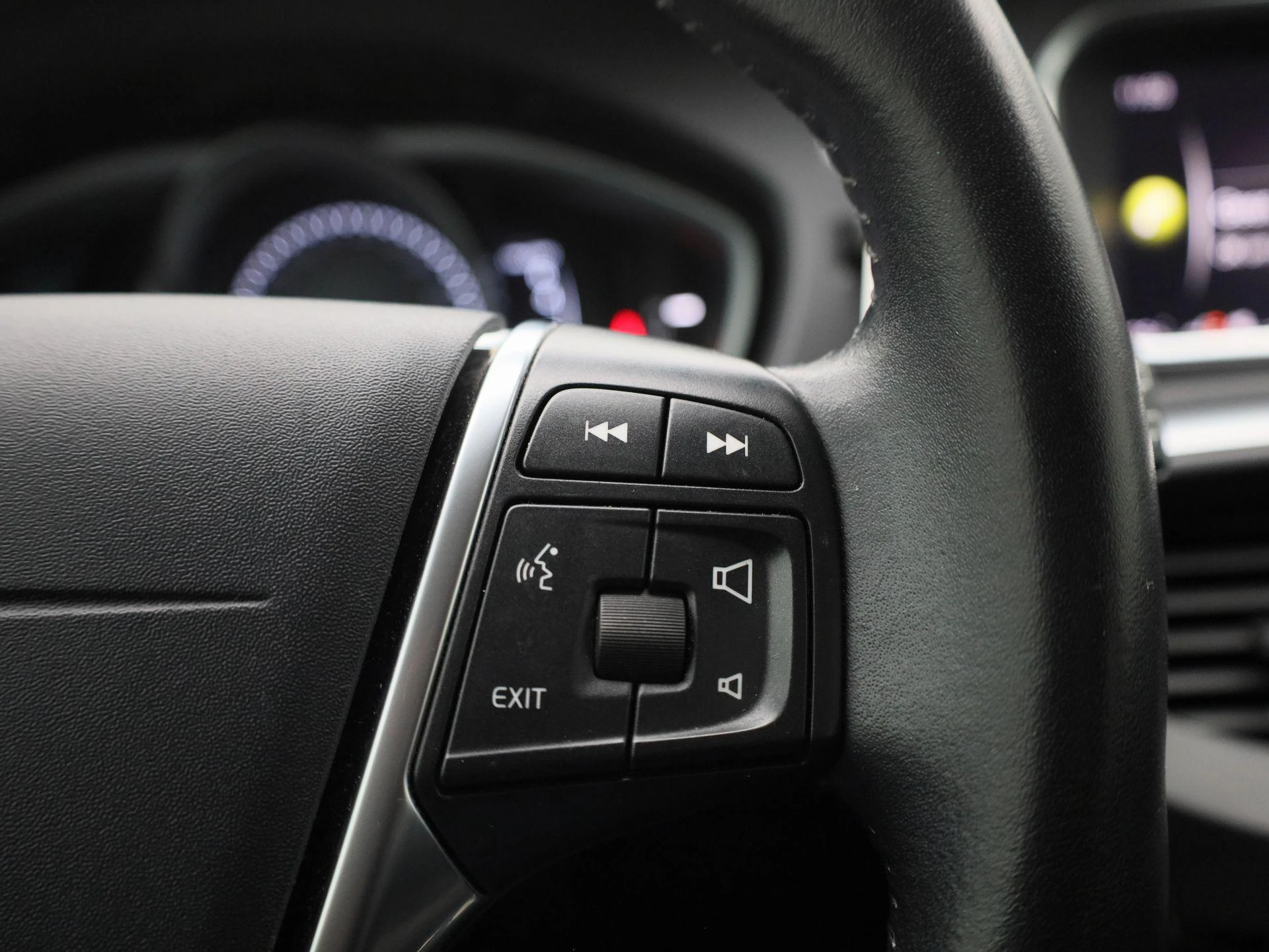 Volvo-V40-image-26