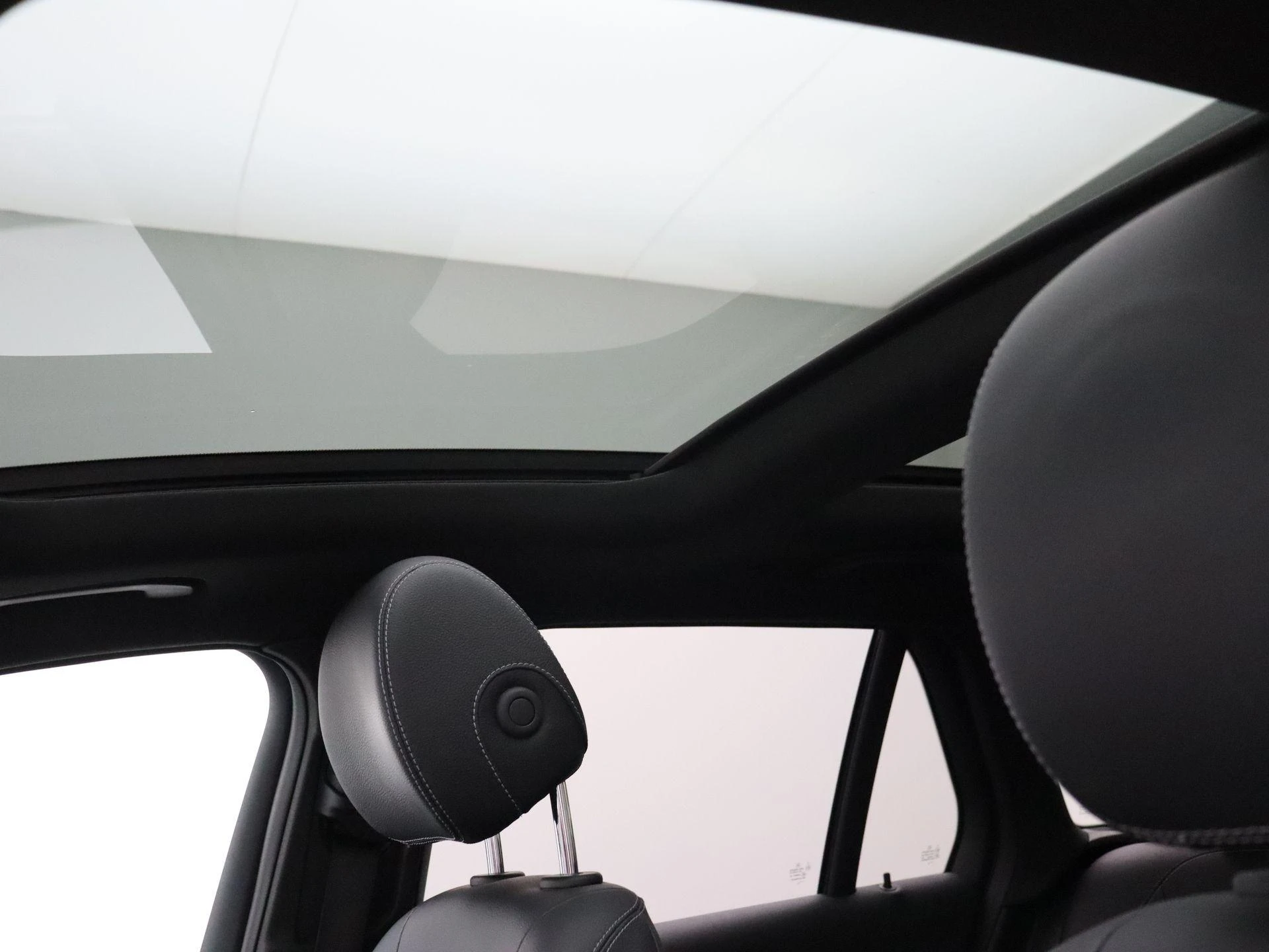 Mercedes-Benz-GLC-image-14