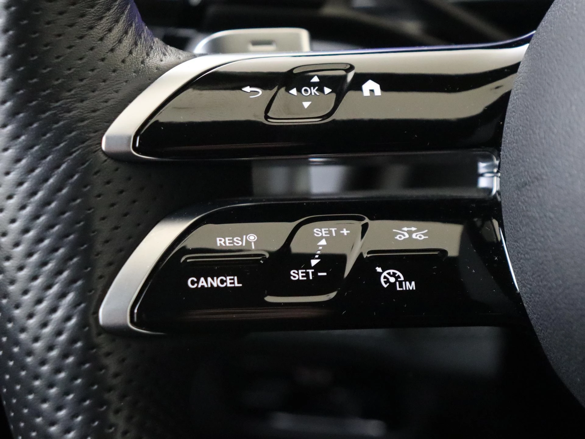 Mercedes-Benz-EQE-image-14