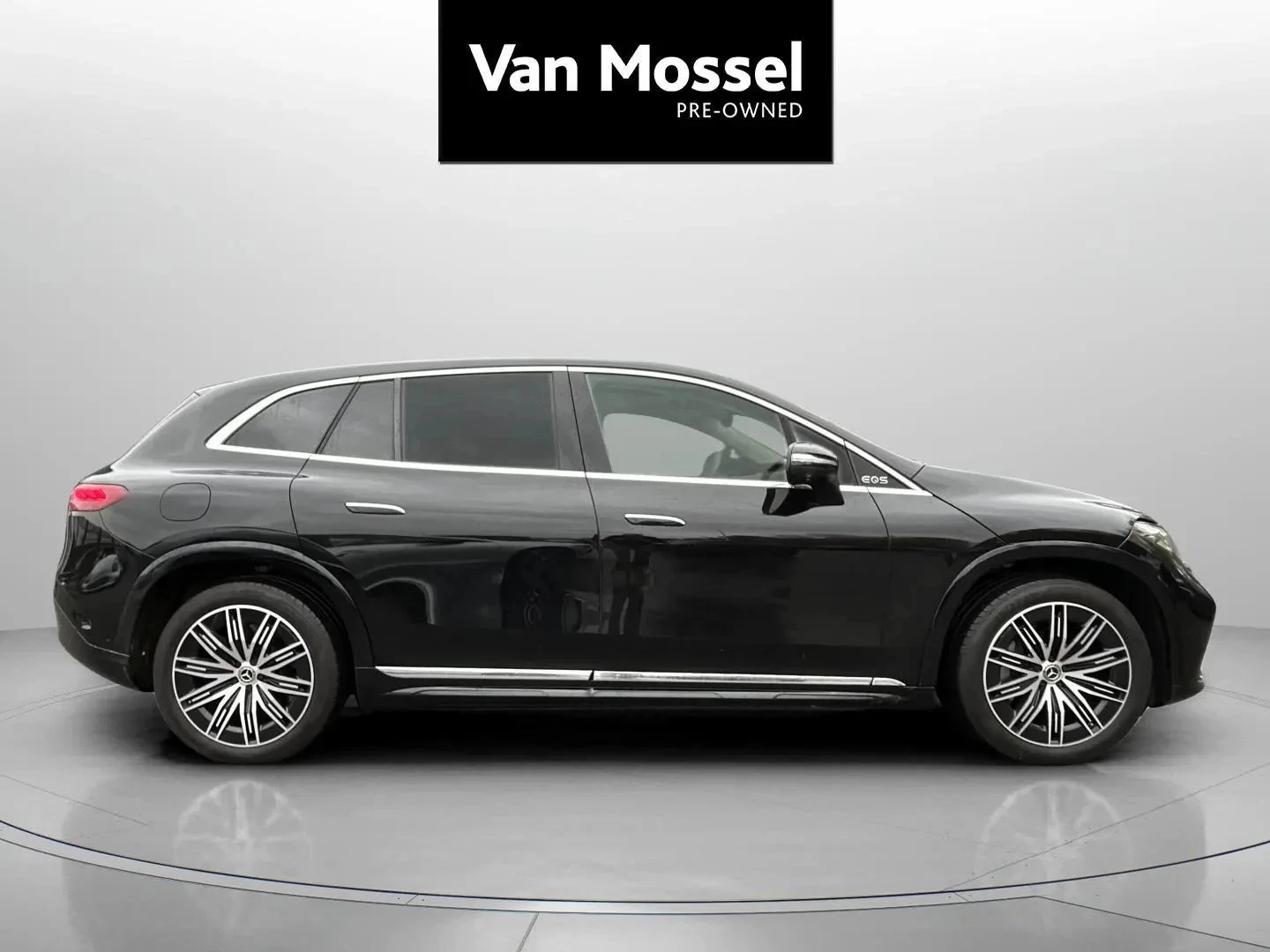 Mercedes-Benz-EQS-image-3