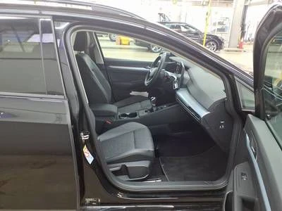 Volkswagen-Golf-image-4
