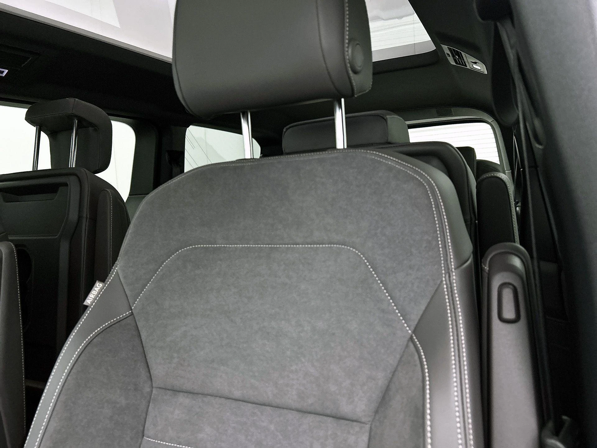 Volkswagen-Multivan-image-12