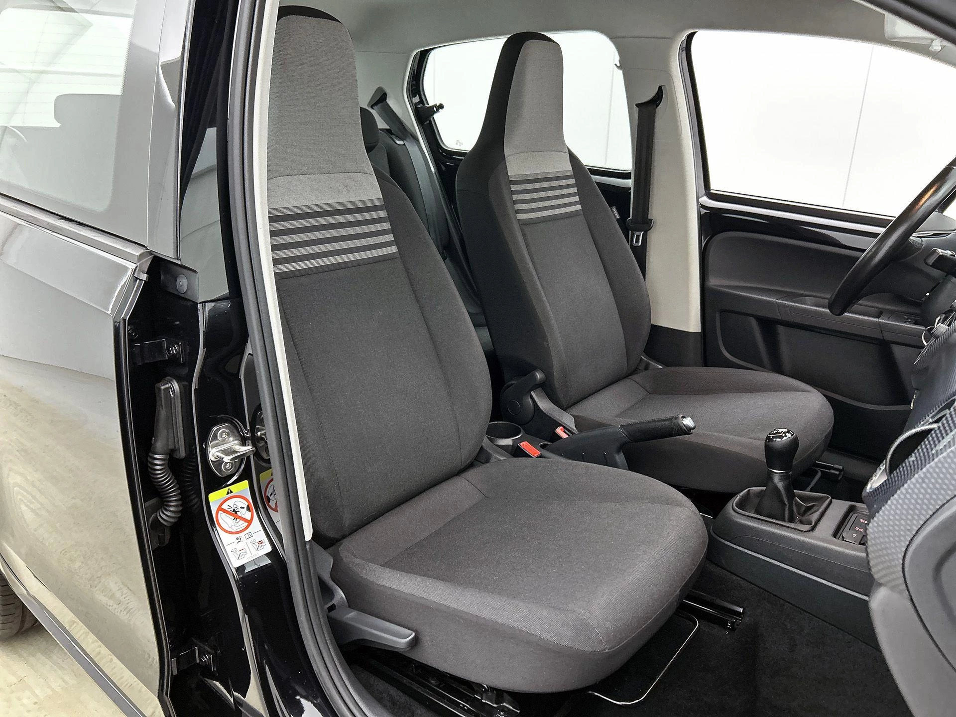 Volkswagen-up!-image-30