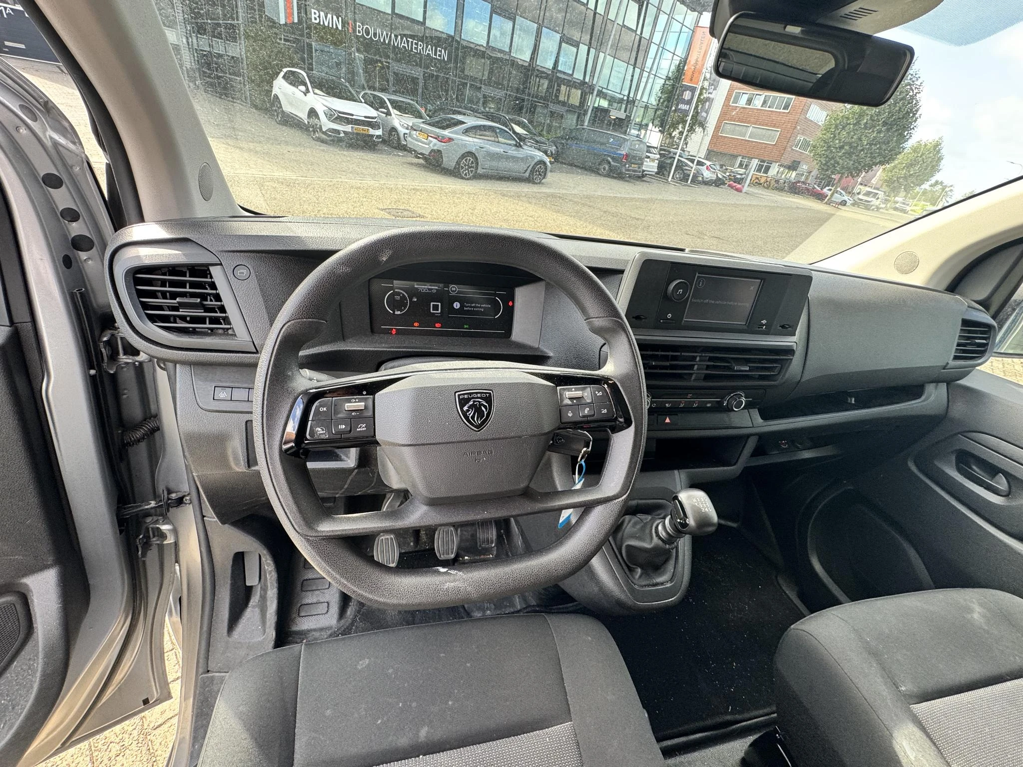 Peugeot-Expert-image-10