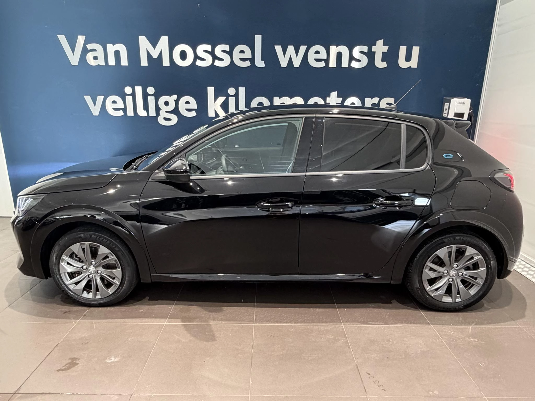 Peugeot-e-208-image-6