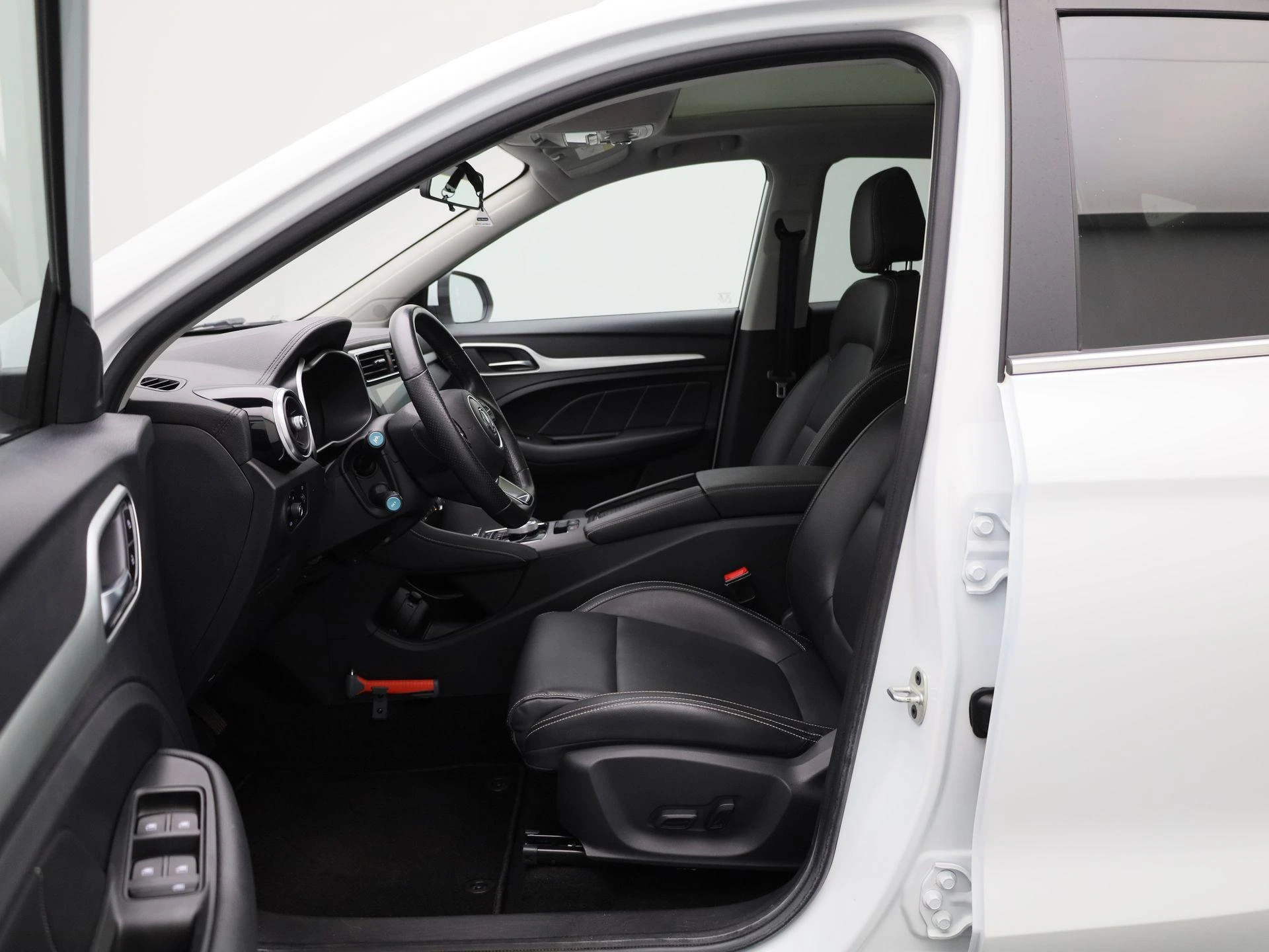 MG-ZS EV-image-9