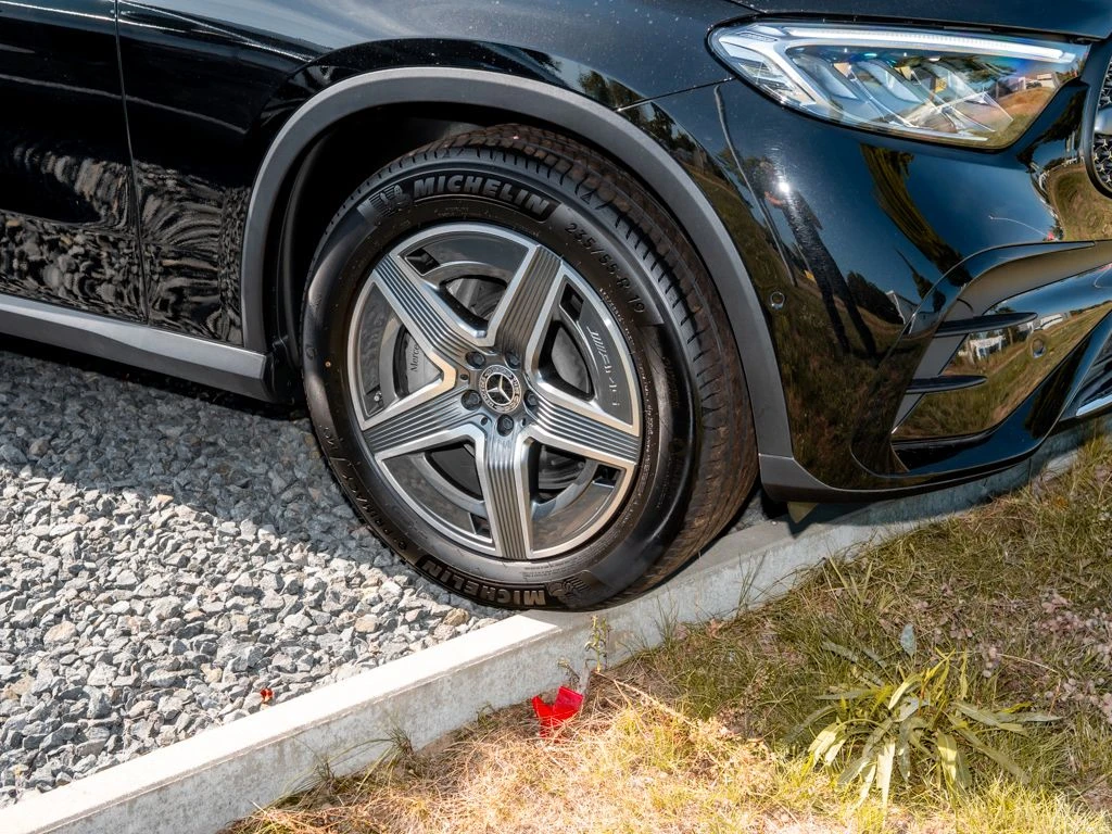 Mercedes-Benz-GLC 300 d-image-6